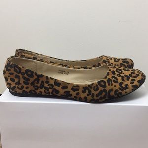 Cute leopard flats